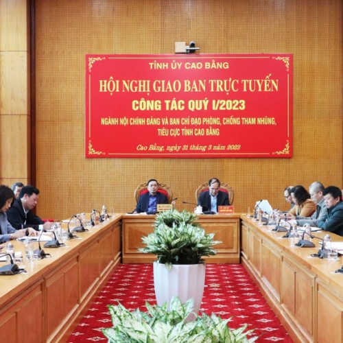 Các đại biểu dự hội nghị giao ban trực tuyến công tác ngành nội chính Đảng tại điểm cầu Cao Bằng.