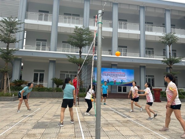 CĐCS Trường Chính trị Hoàng Đình Giong phối hợp tổ chức giải thể thao