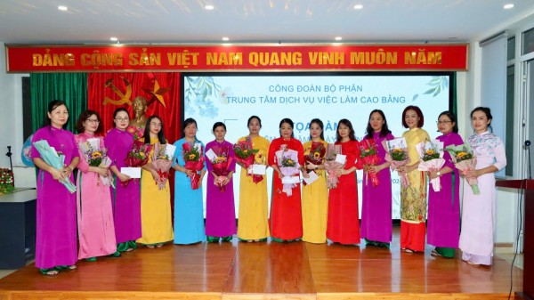 CĐBP Trung tâm dịch vụ việc làm, CĐCS Sở Lao động - Thương binh xã hội tổ chức kỷ niệm này Phụ nữ Việt Nam 20/10