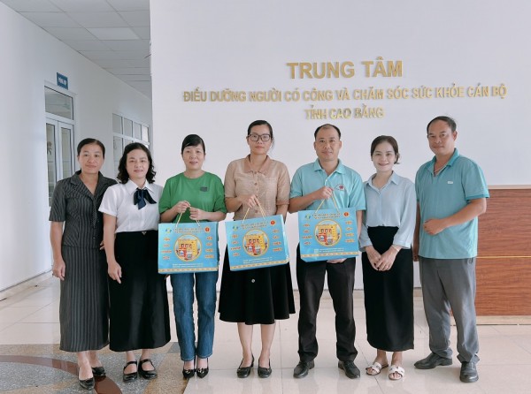 Công đoàn bộ phận Trung tâm Điều dưỡng người có công và Chăm sóc sức khoẻ cán bộ hưởng ứng Tháng Hành động vì người cao tuổi năm 2024